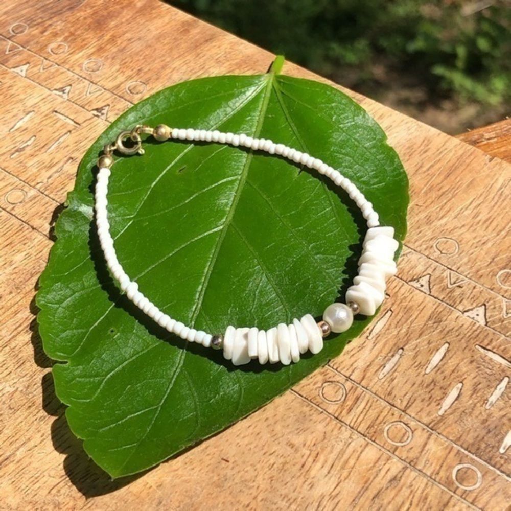 Shell White Bracelet, 7'